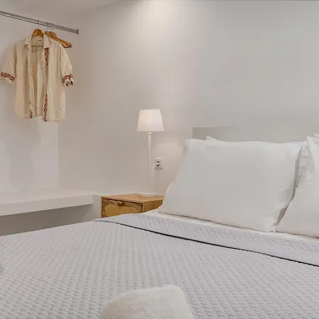 Blue And Infinity 아기아 파라스케비