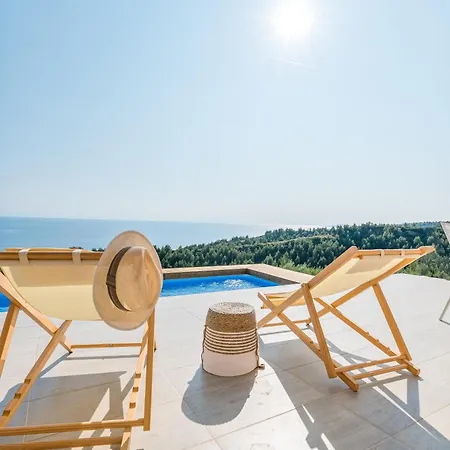 Blue And Infinity 펜션 아기아 파라스케비